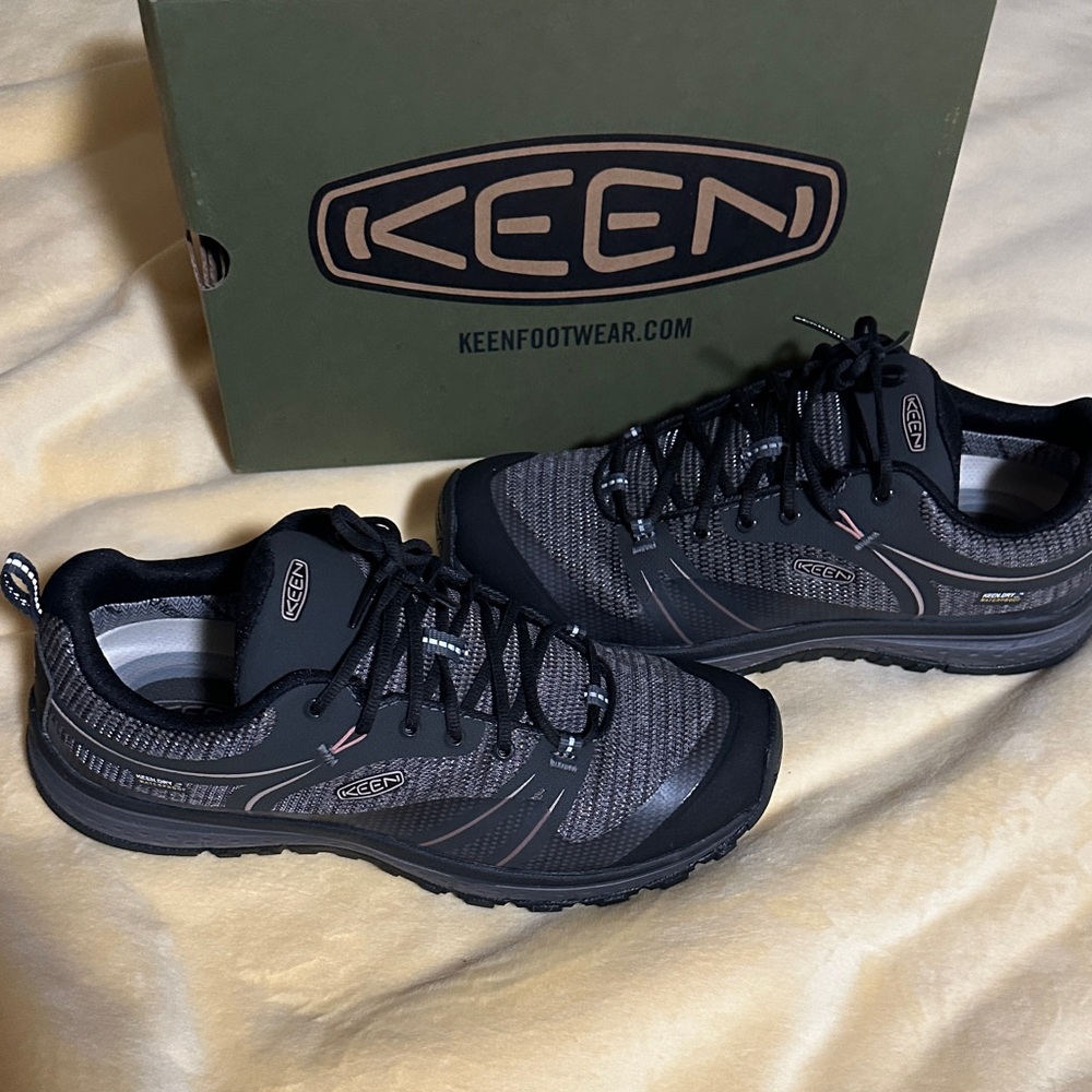 Terradora EP KEEN Womens Black and Gray Athletic Shoes